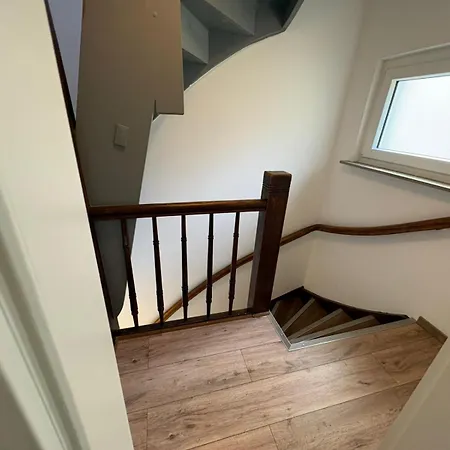 92 Проживание в семье *